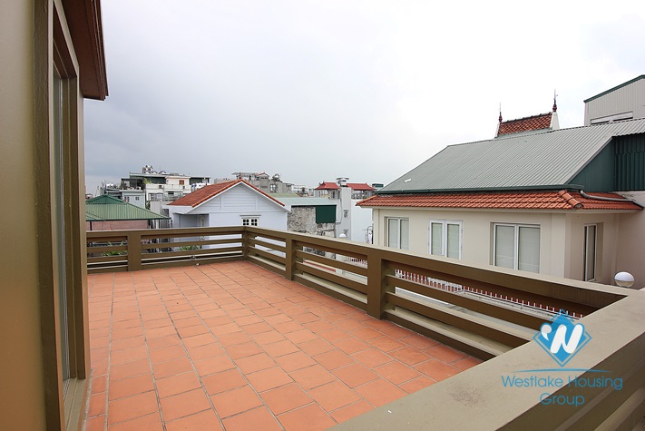 Splendid villa for rent on the lake in Tay Ho, Hanoi 